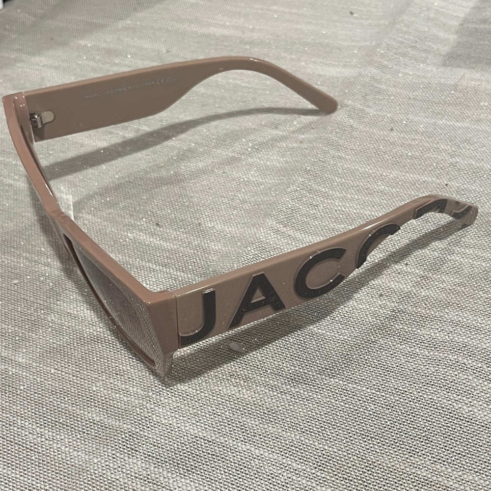 6002. Marc Jacobs Tan Sunglasses - Picture 6 of 10